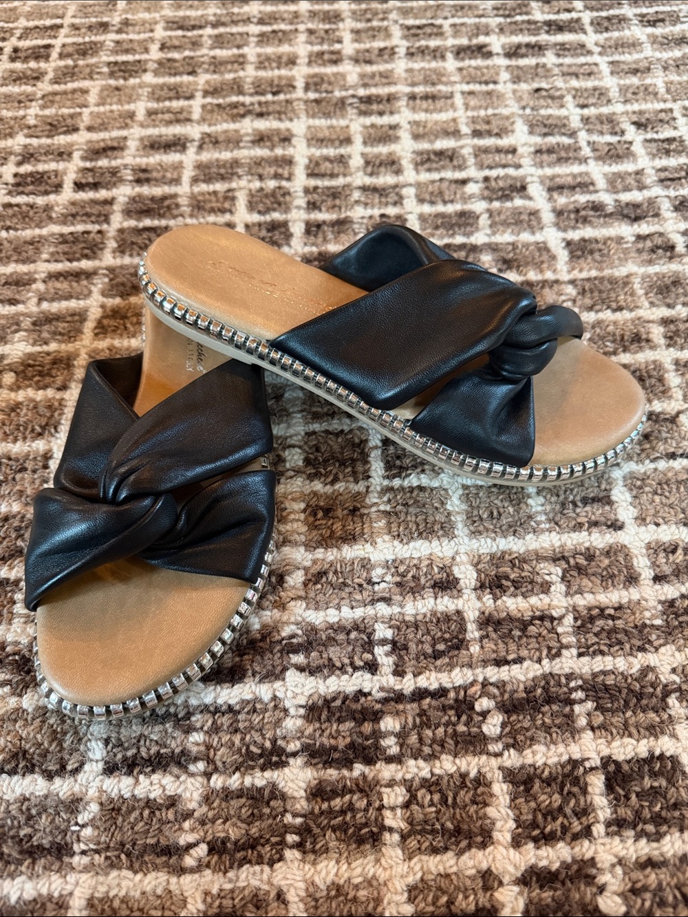 Made in Italy leather Black Knot-Front Slide Sandals